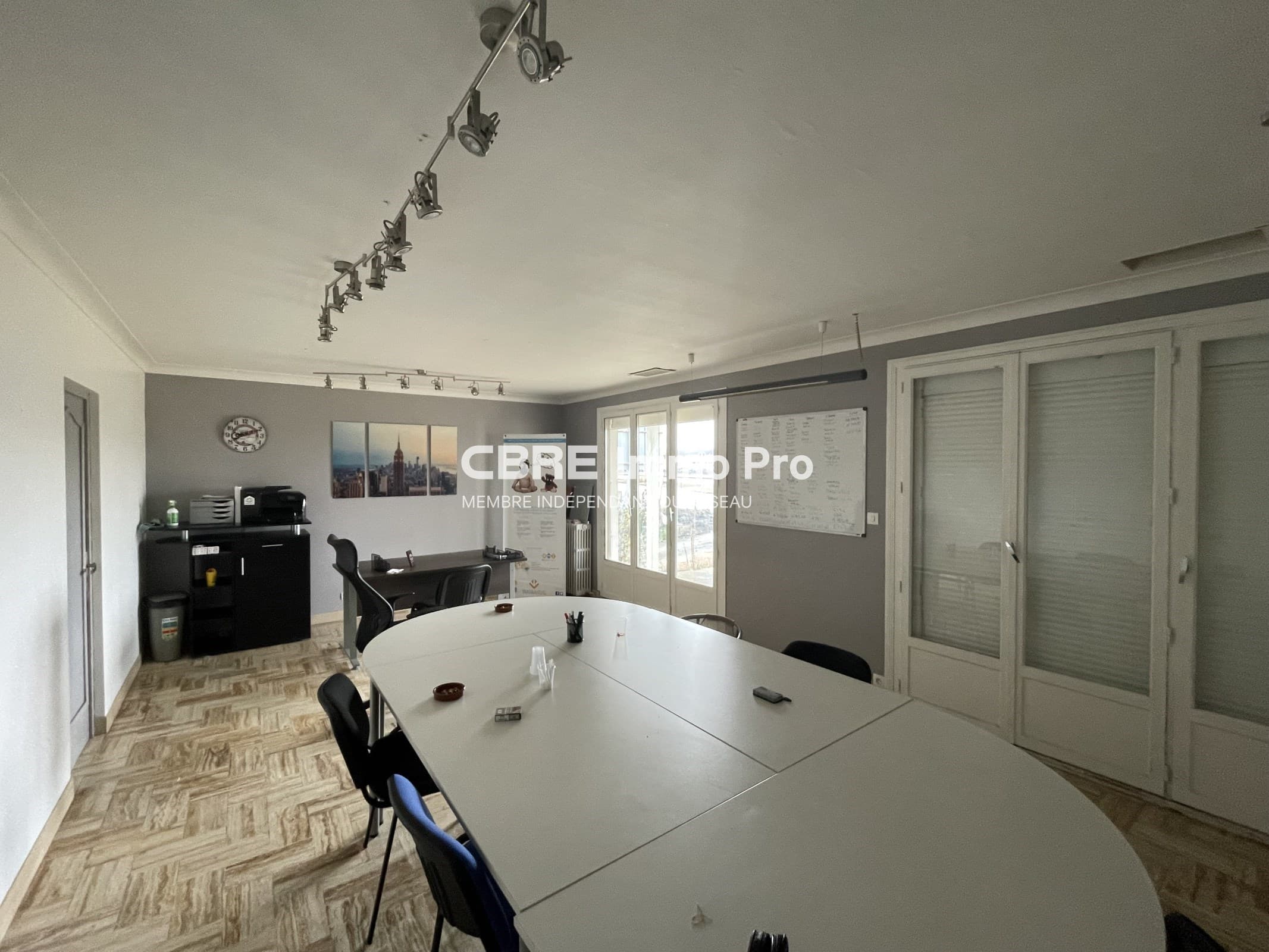 Local commercial 250 m² — VIENNE — photo 1