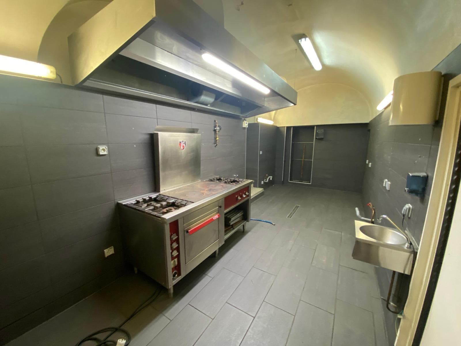 Local commercial · 63 m² · Location — photo 3