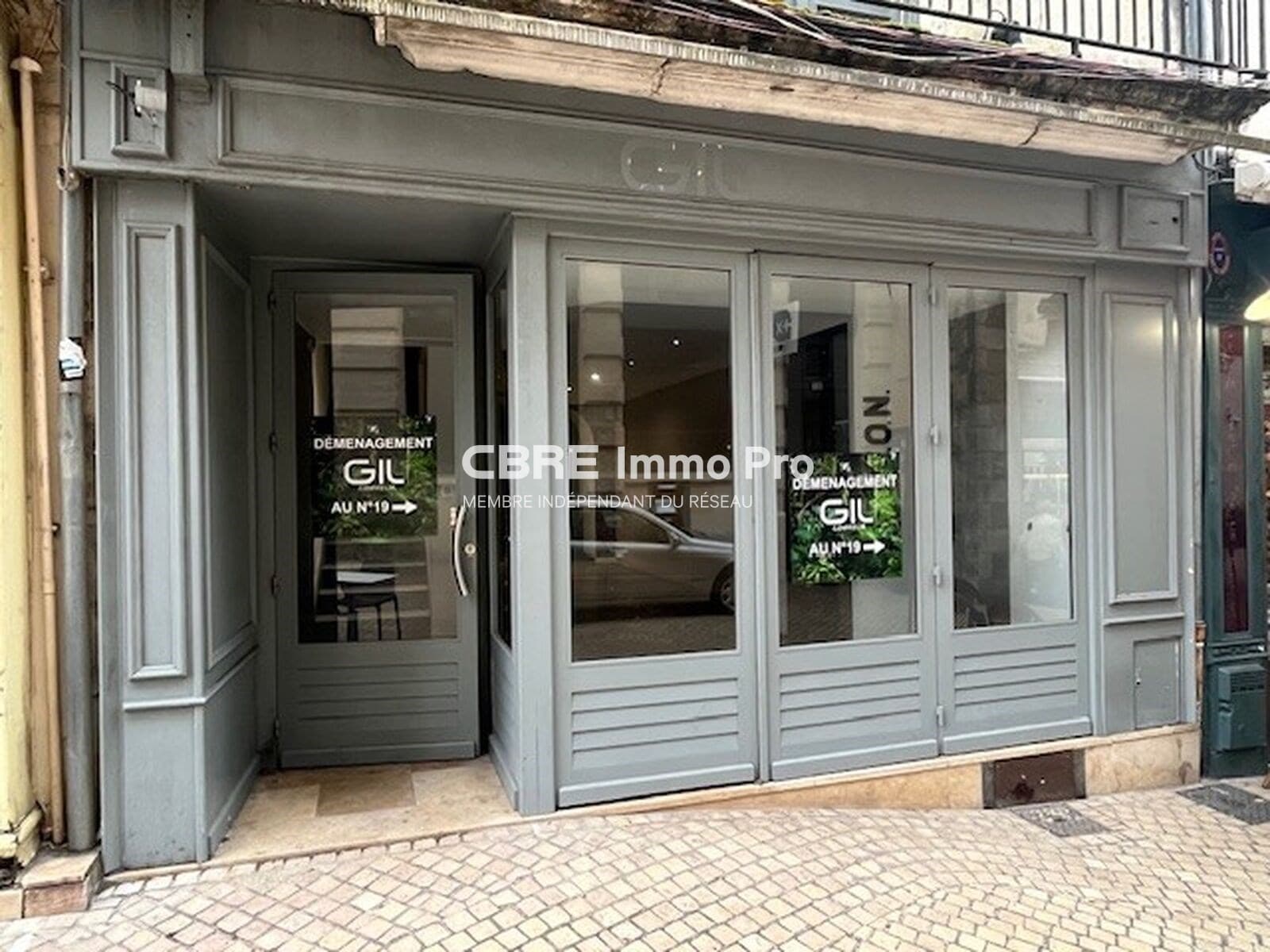 Local commercial 57 m² — VIENNE — photo 1