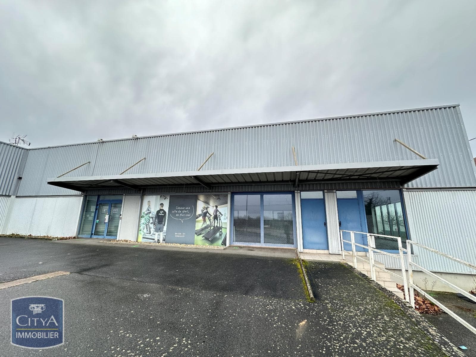 Local commercial 550 m² — MACON — photo 1