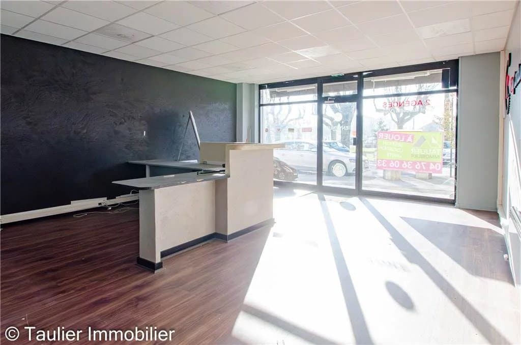 Local commercial · 93 m² · Location — photo 3