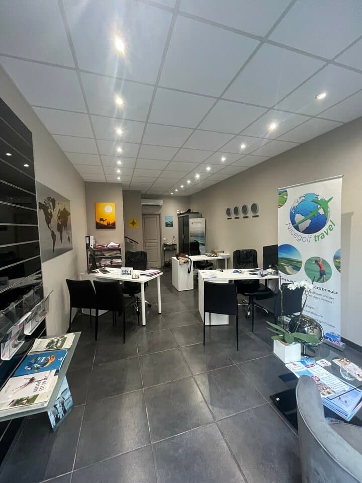 Local commercial · 53 m² · Location — photo 2