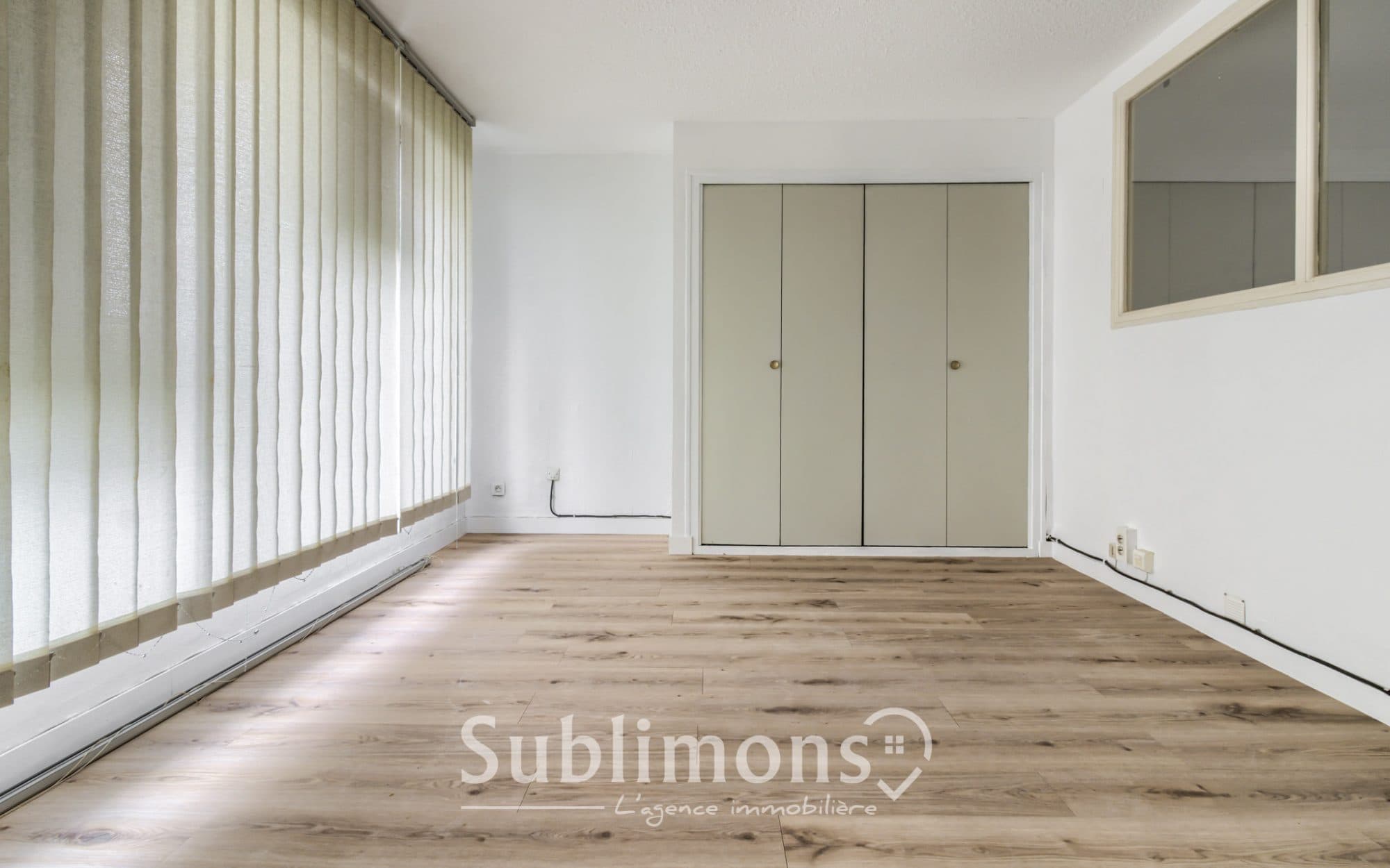 Local commercial 89 m² — VANNES — photo 1