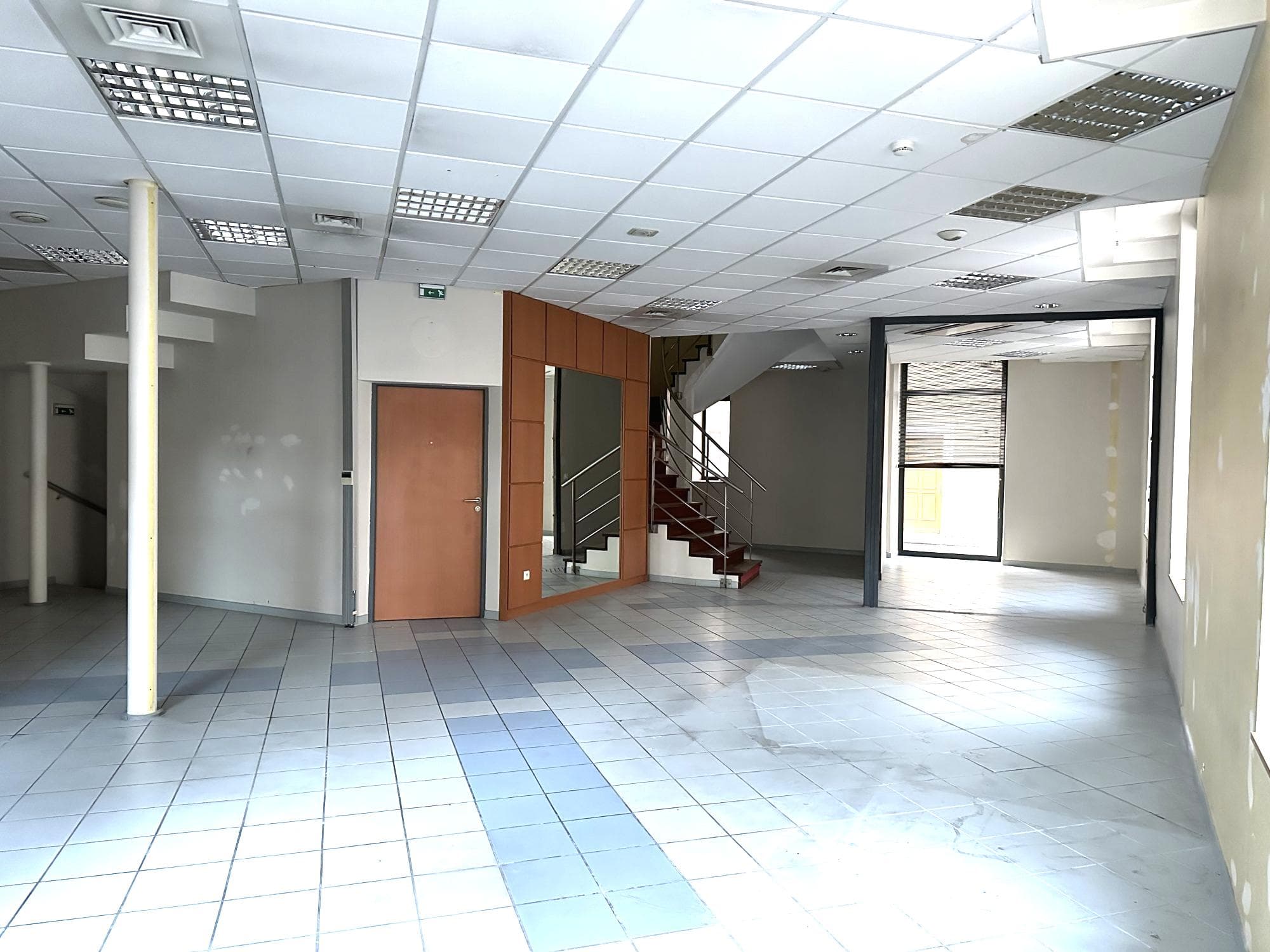 Local commercial · 300 m² · Location — photo 2