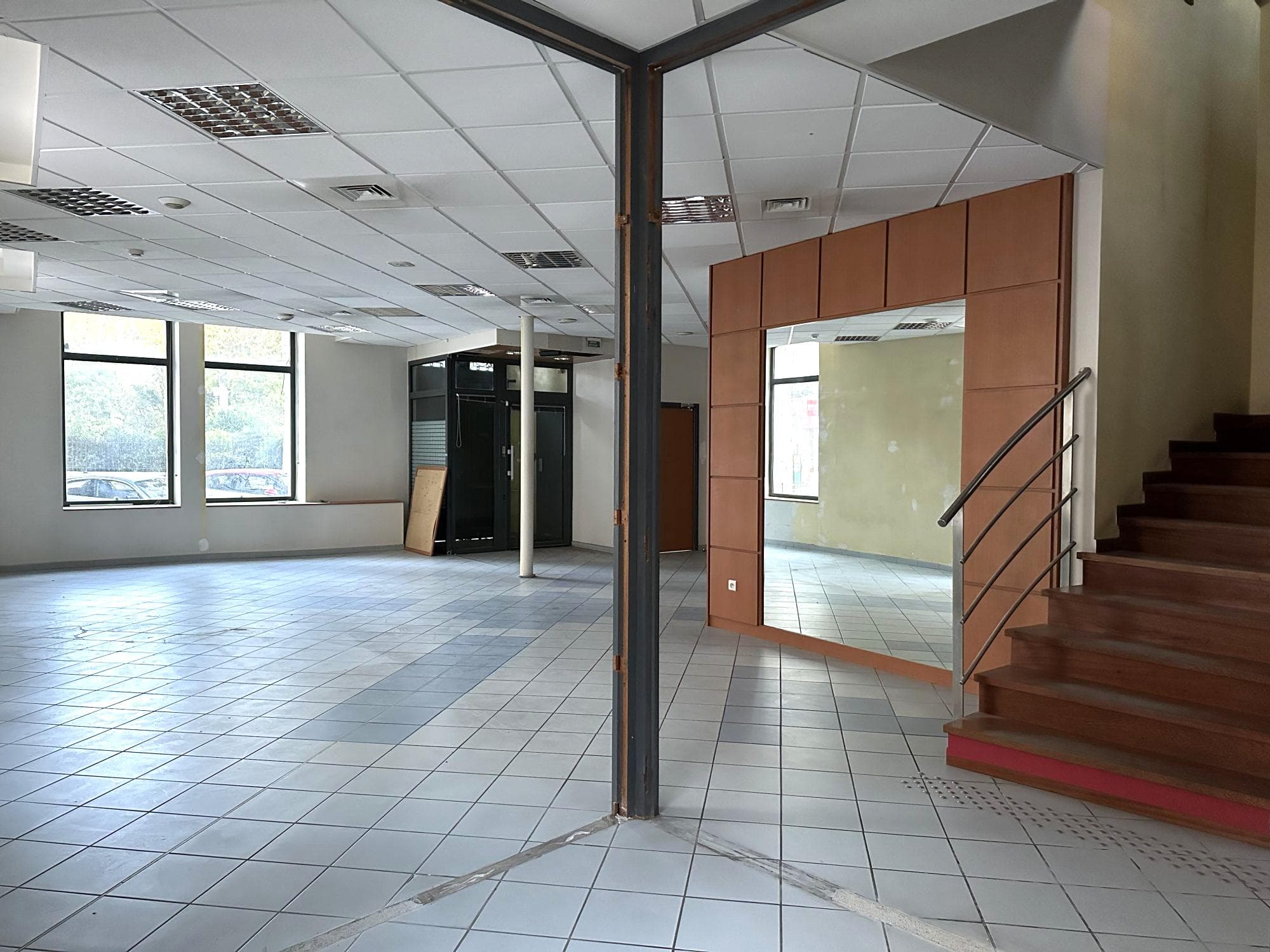 Local commercial · 300 m² · Location — photo 3