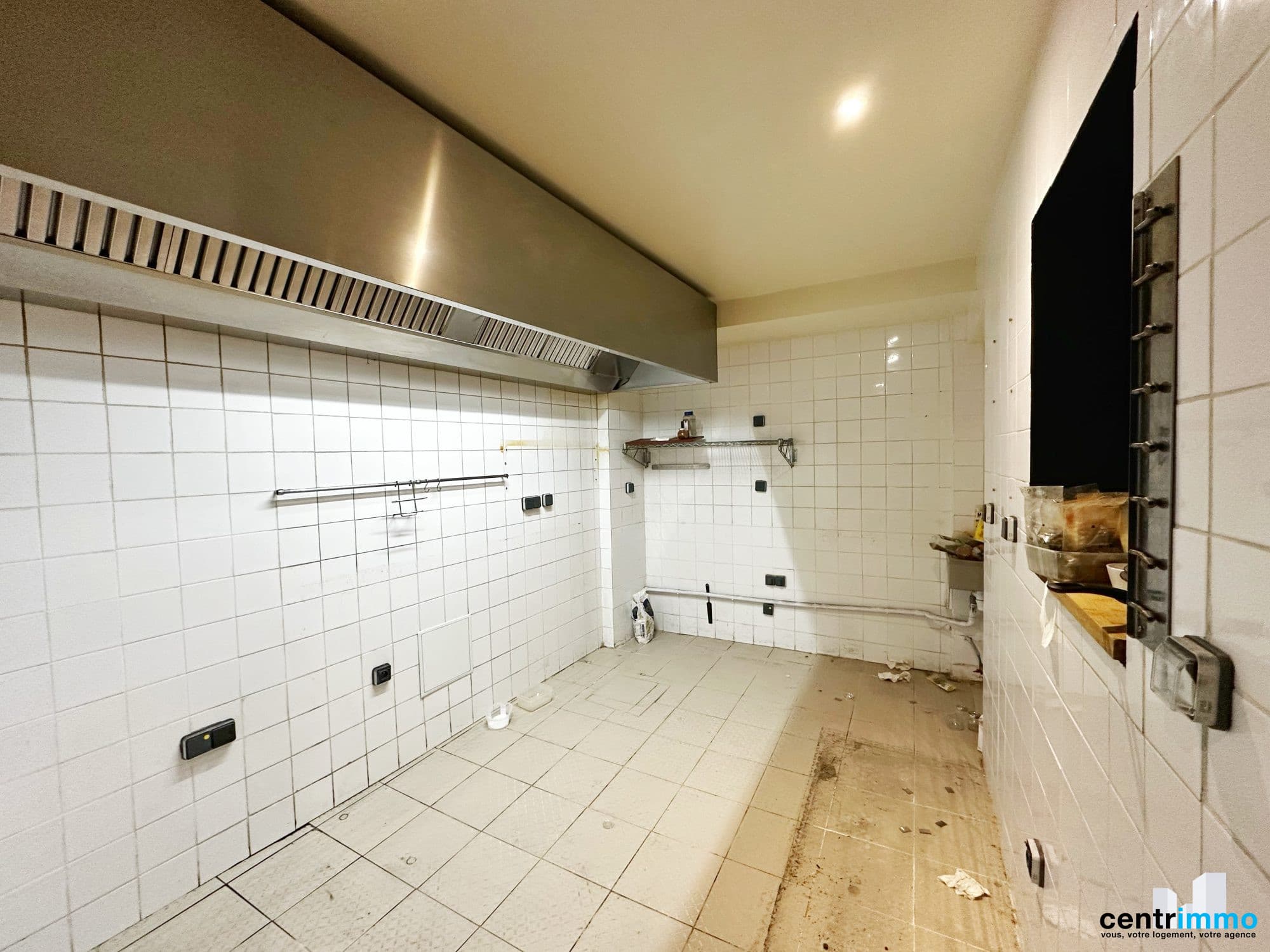Local commercial · 140 m² · Achat des murs — photo 3
