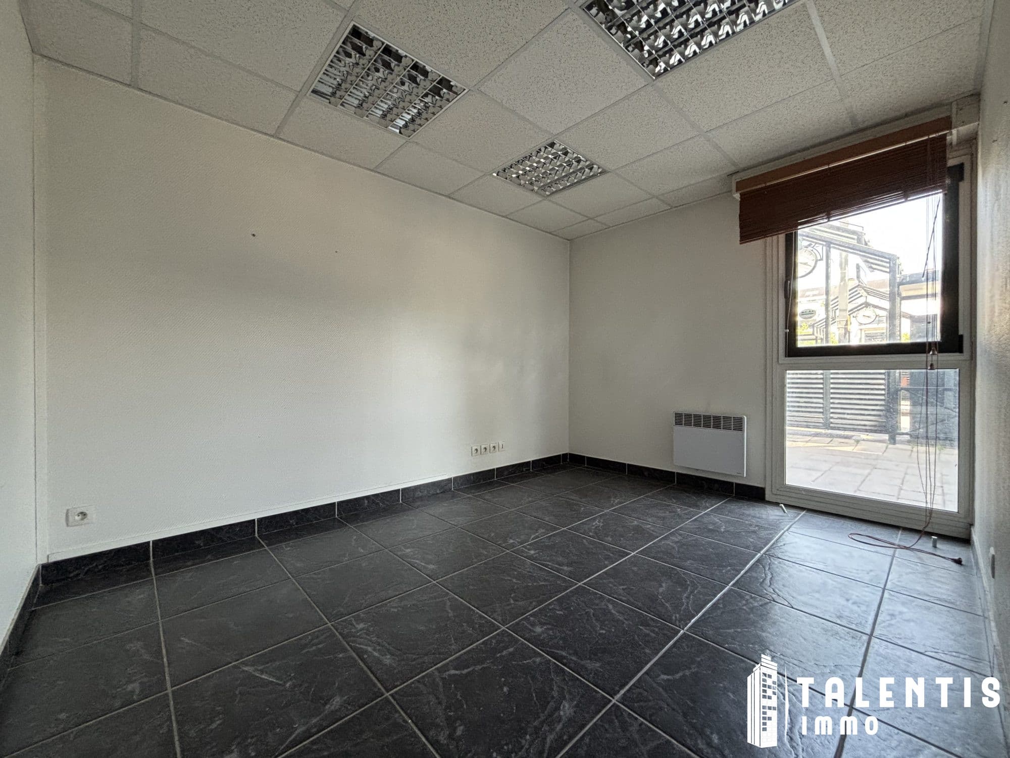 Local commercial · 60 m² · Achat des murs — photo 3