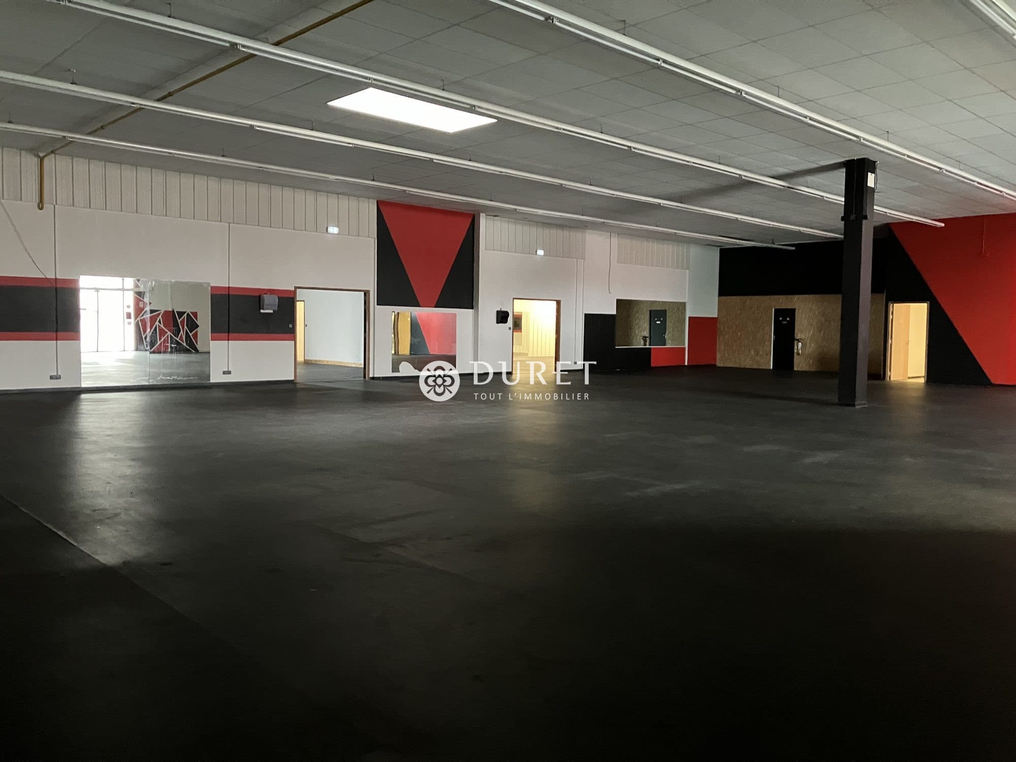 Local commercial · 870 m² · Location — photo 1