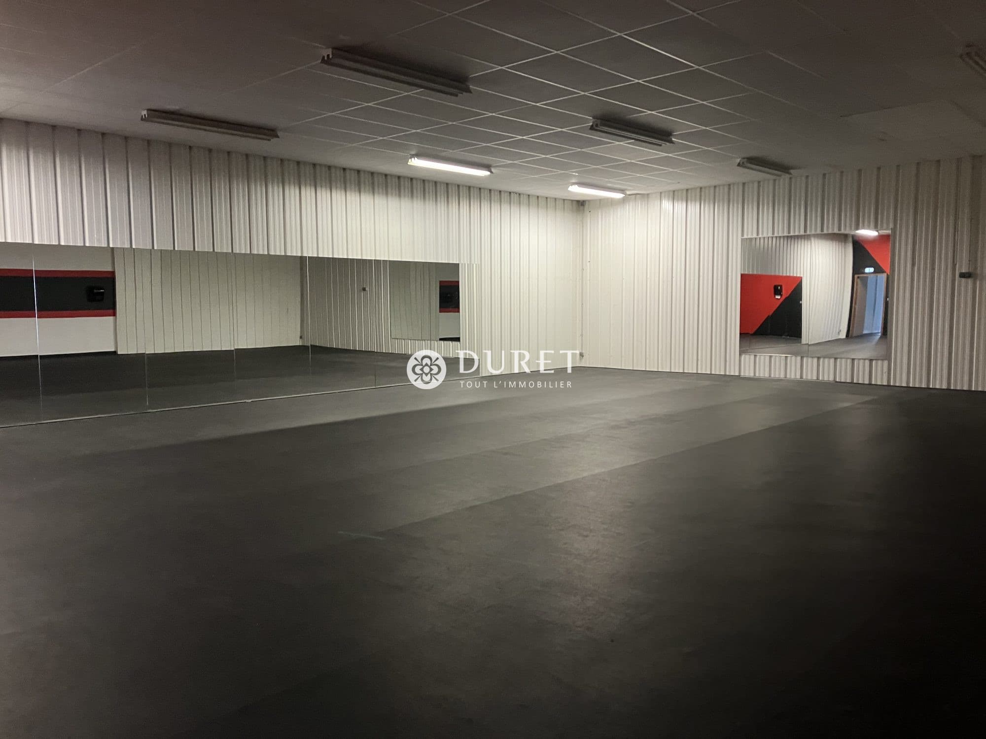 Local commercial · 870 m² · Location — photo 3