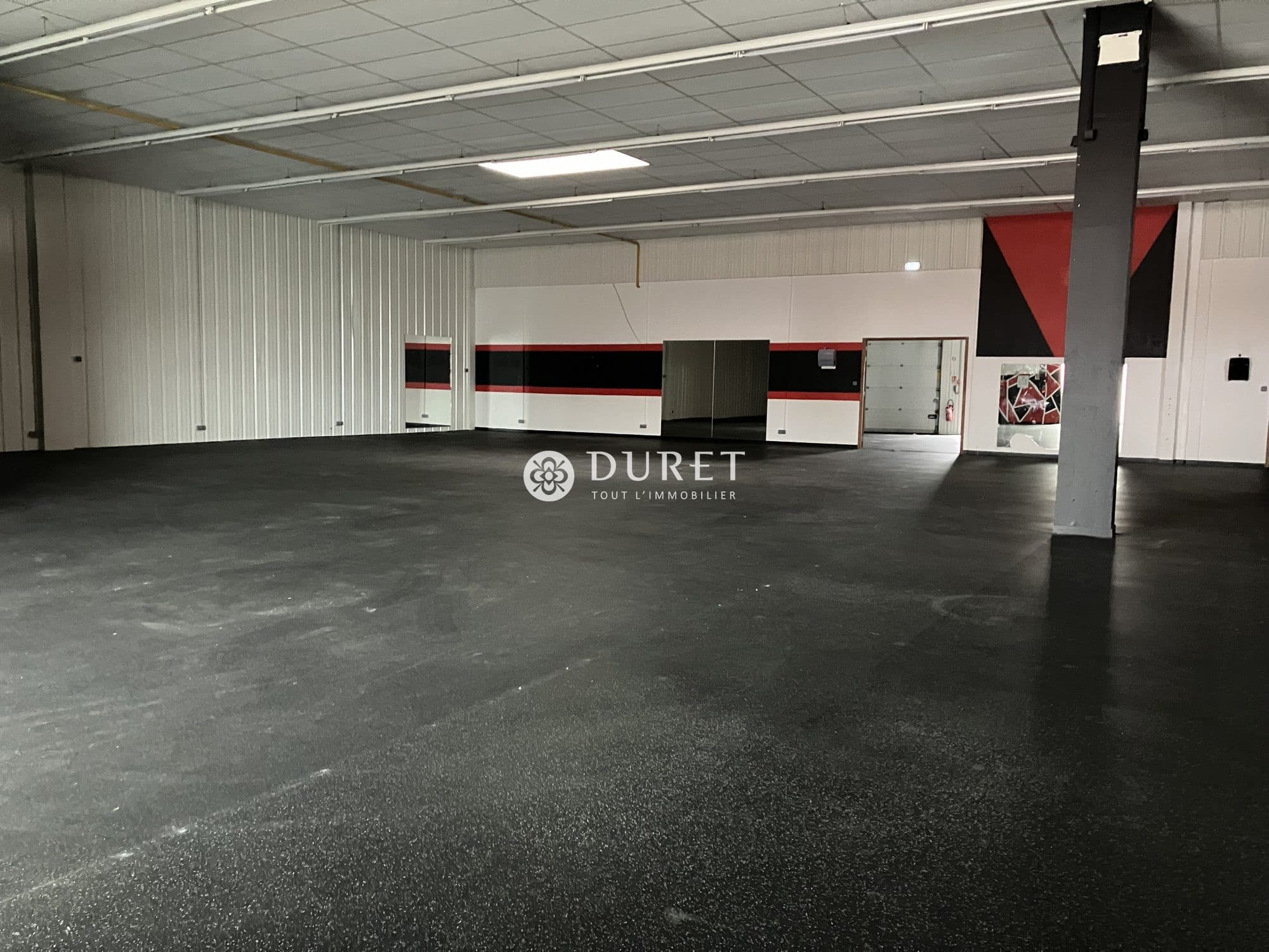 Local commercial · 870 m² · Achat des murs — photo 1