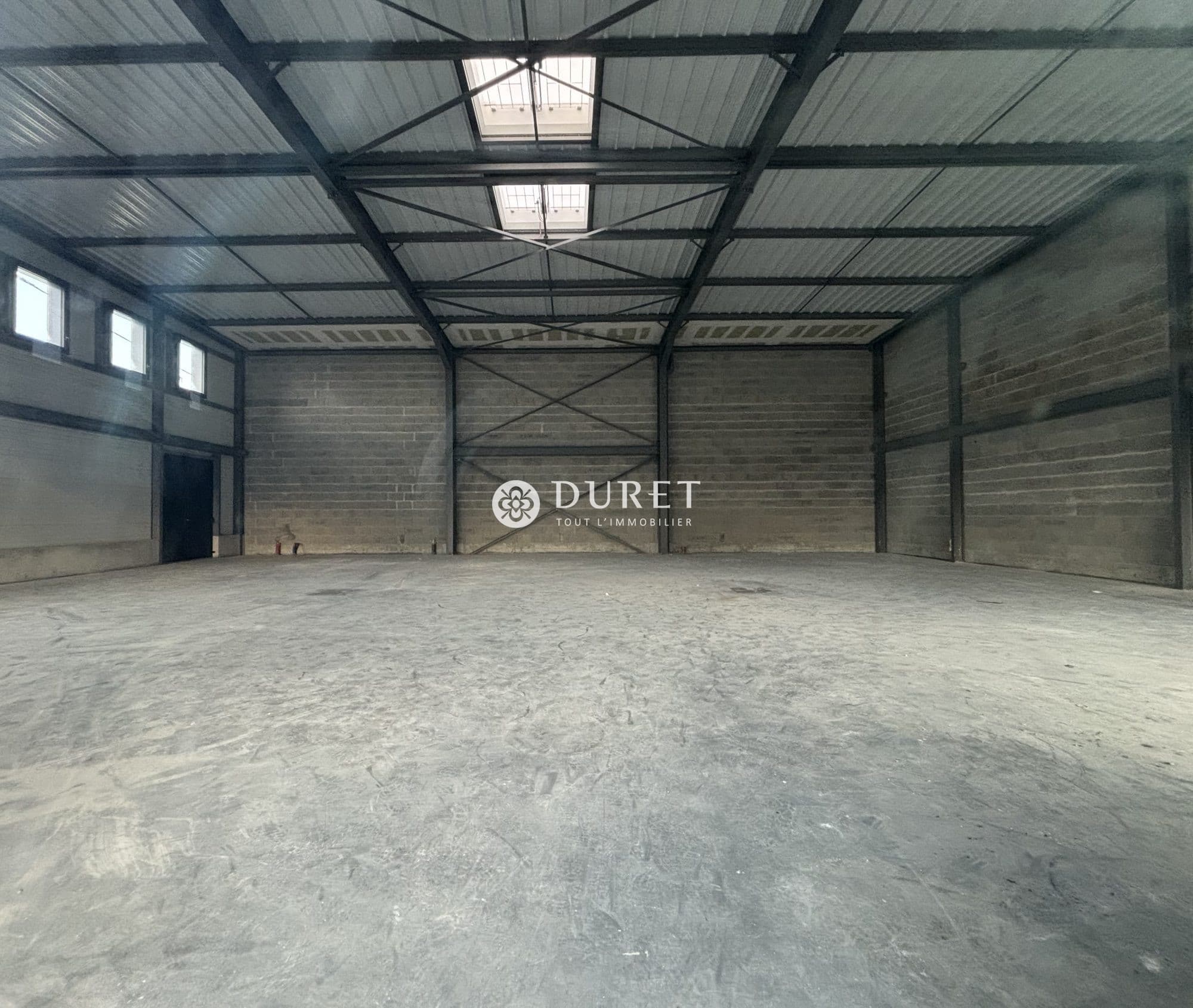 Local commercial · 422 m² · Location — photo 2