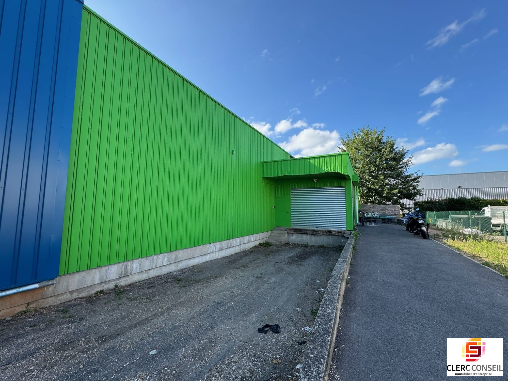 Local commercial · 388 m² · Location — photo 1