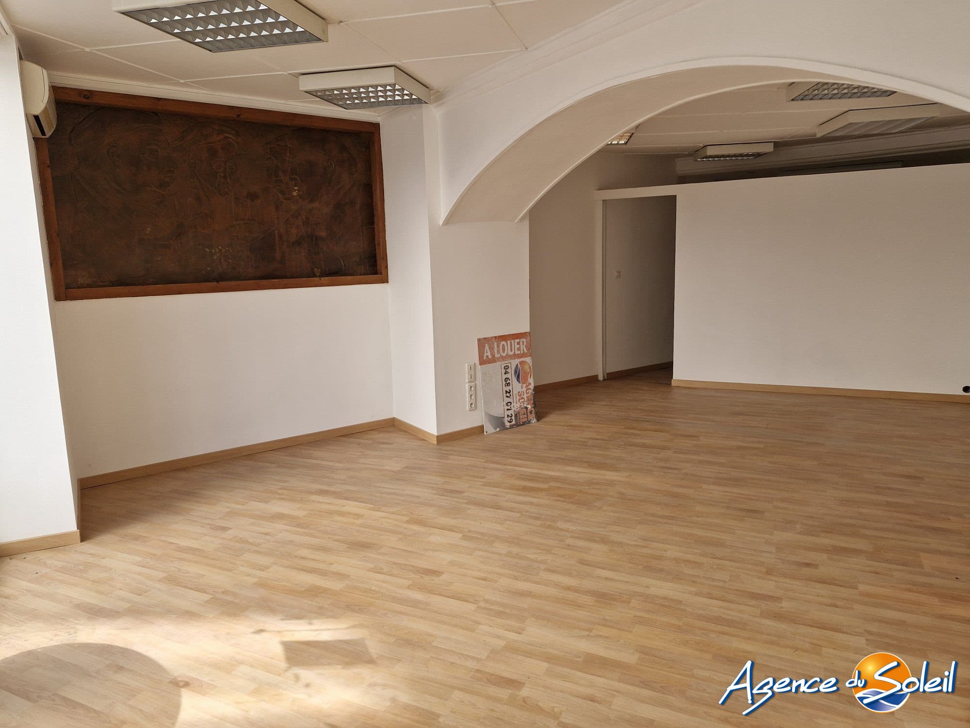 Local commercial 50 m² — LEZIGNAN CORBIERES — photo 1