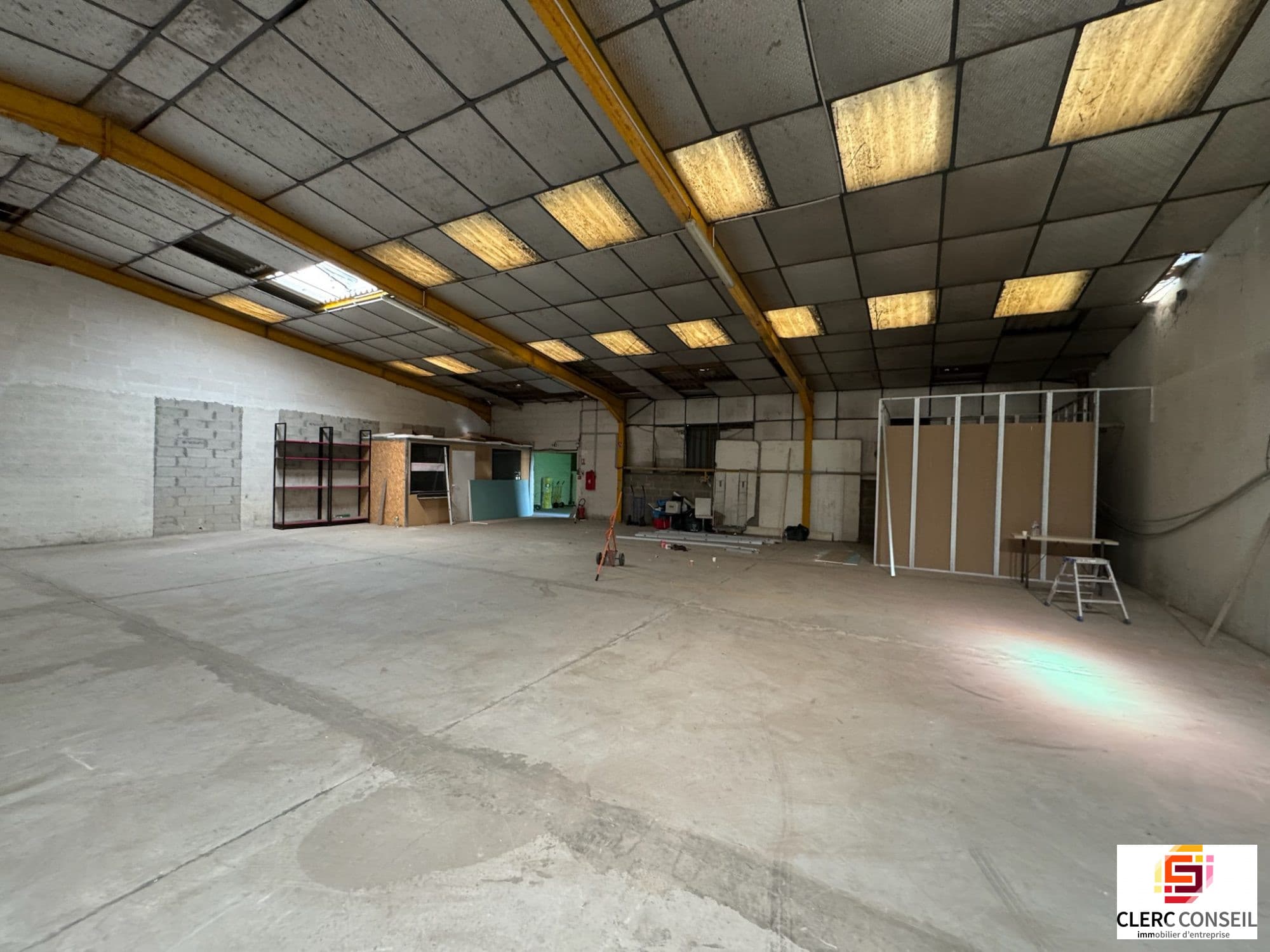 Local commercial · 388 m² · Location — photo 2