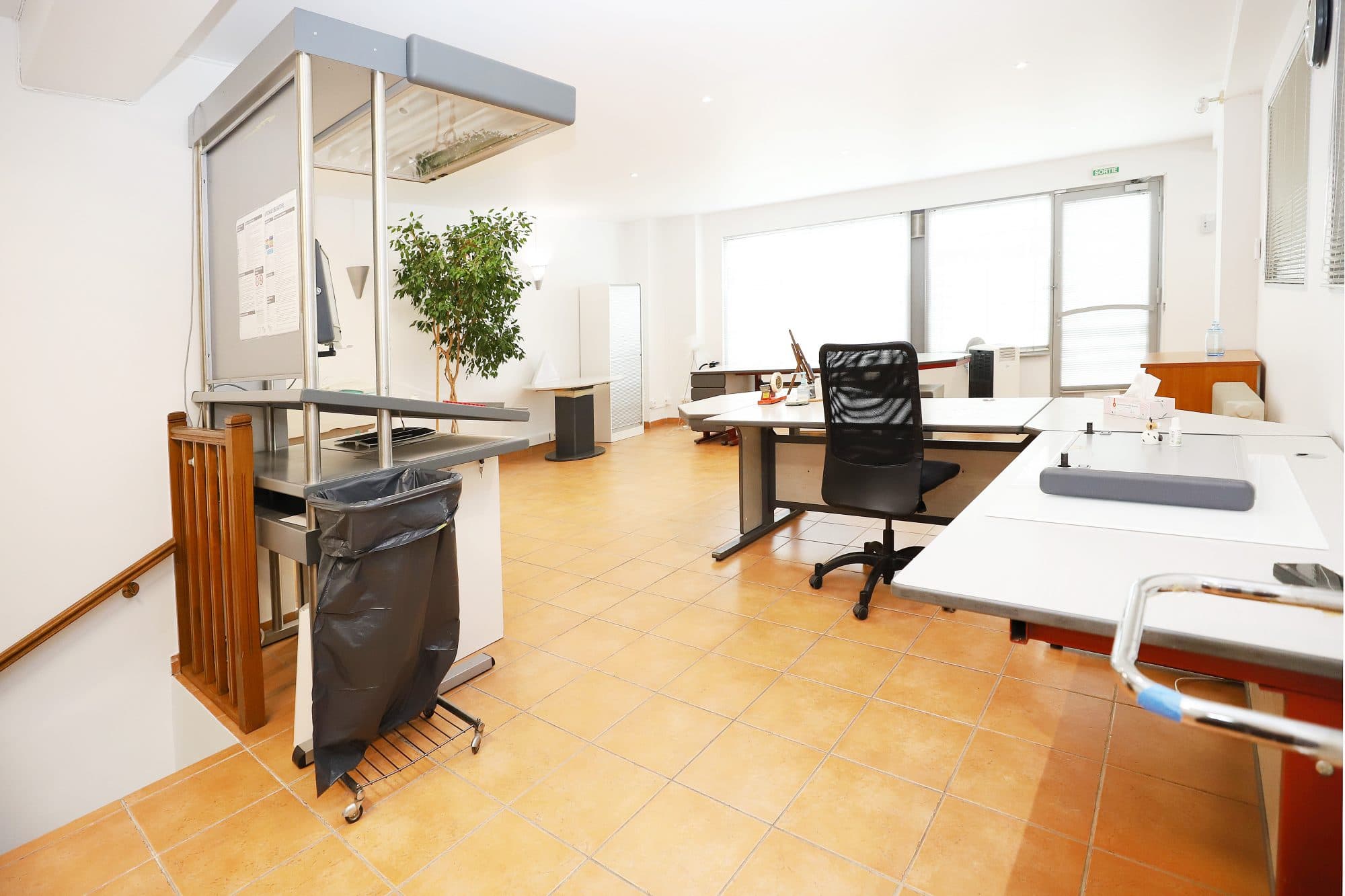 Local commercial · 156 m² · Achat des murs — photo 2