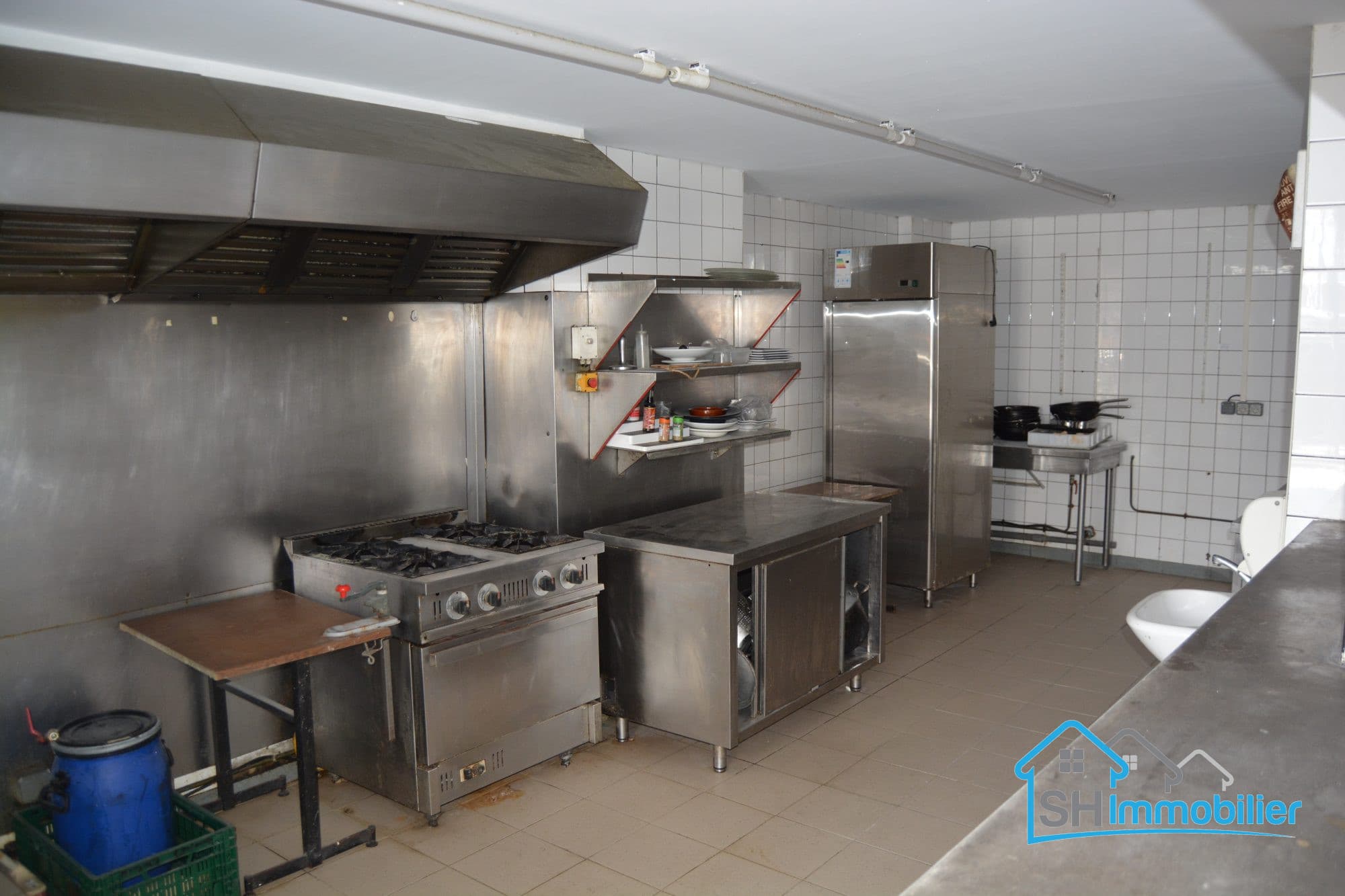 Local commercial · 150 m² · Achat des murs — photo 3