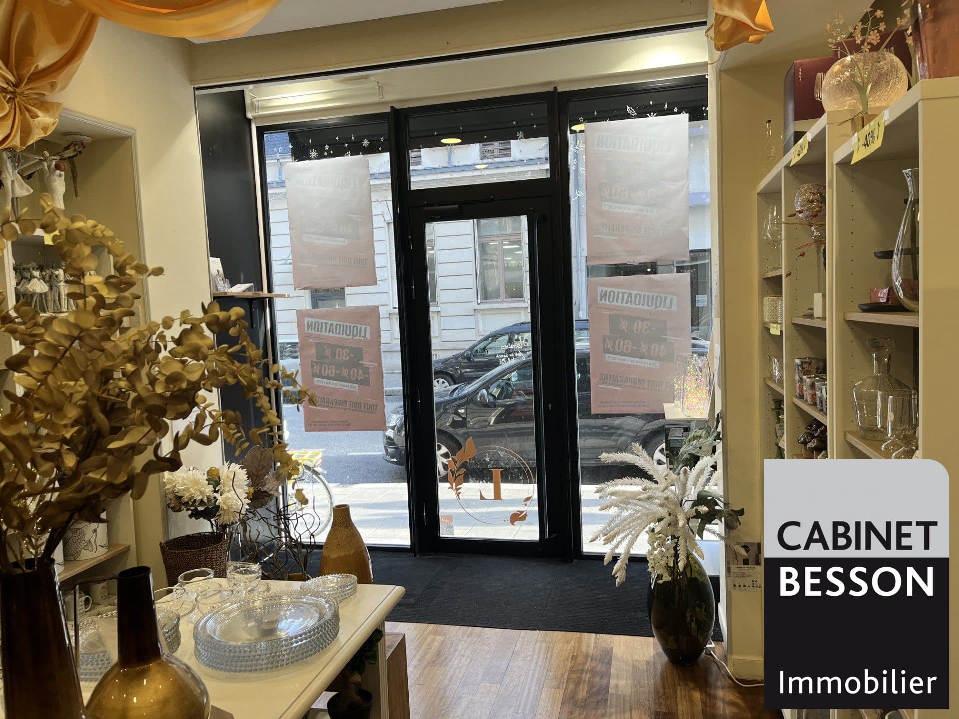Local commercial · 77 m² · Location — photo 2