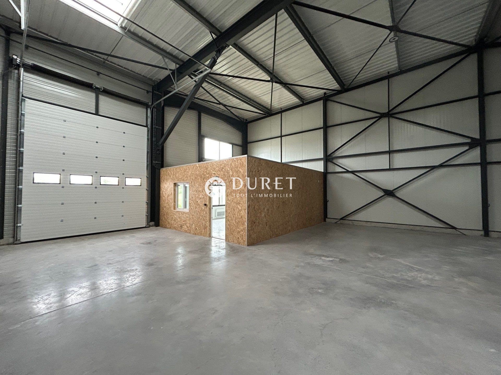 Local commercial · 307 m² · Location — photo 1