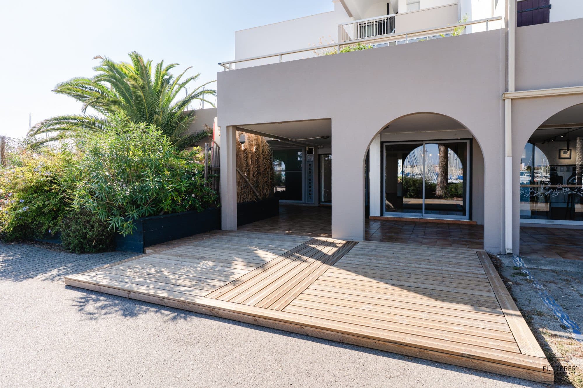 Local commercial 59 m² — GRUISSAN — photo 1