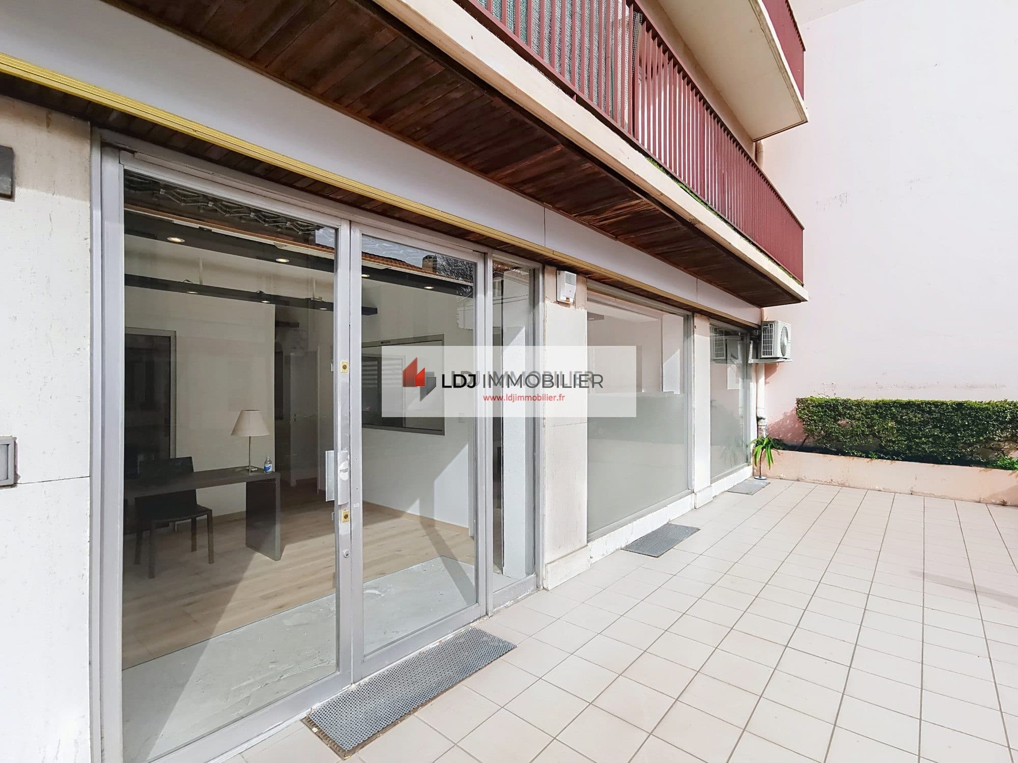 Local commercial · 220 m² · Location — photo 2