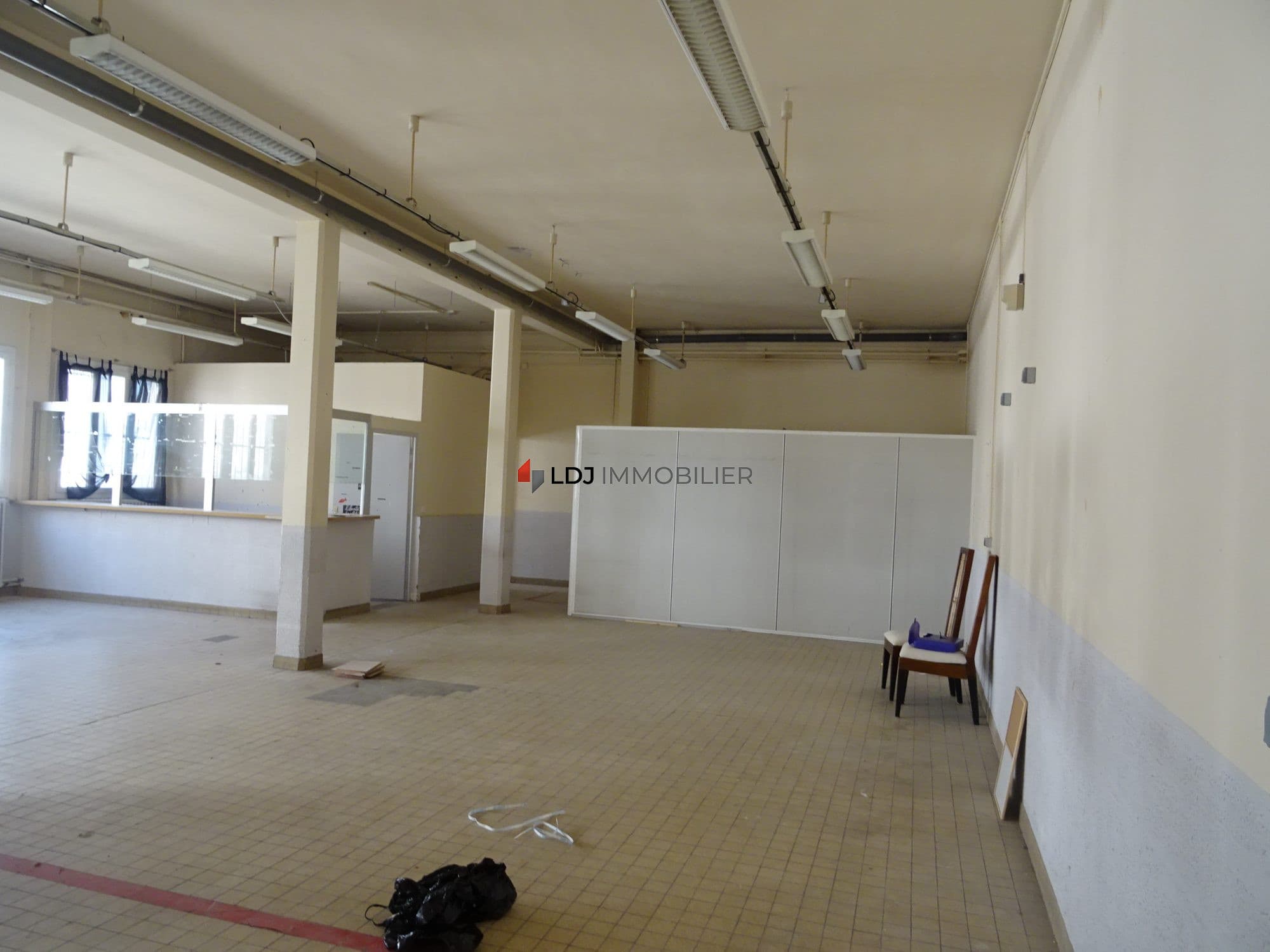 Local commercial · 200 m² · Achat des murs — photo 1