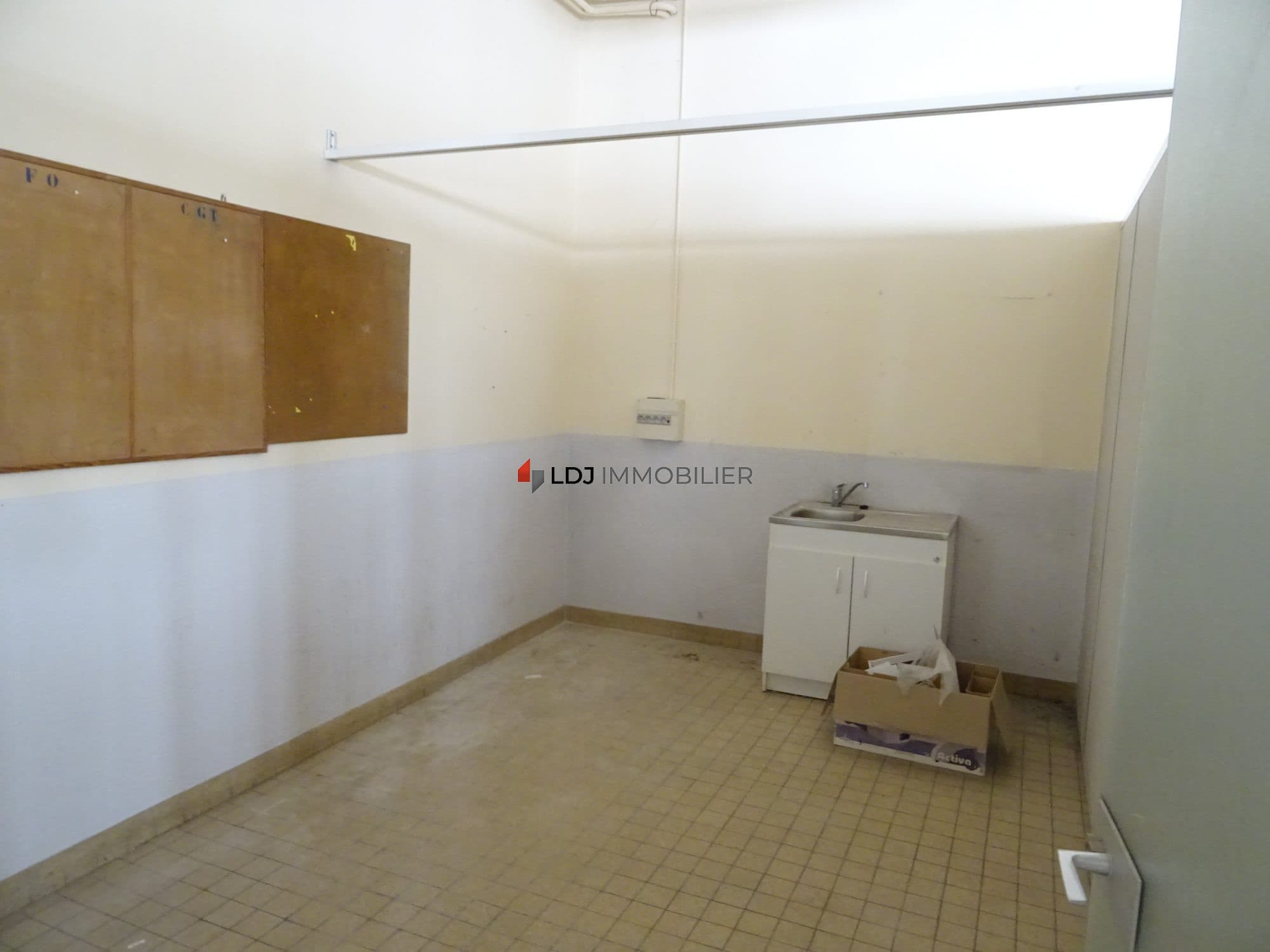 Local commercial · 200 m² · Achat des murs — photo 3