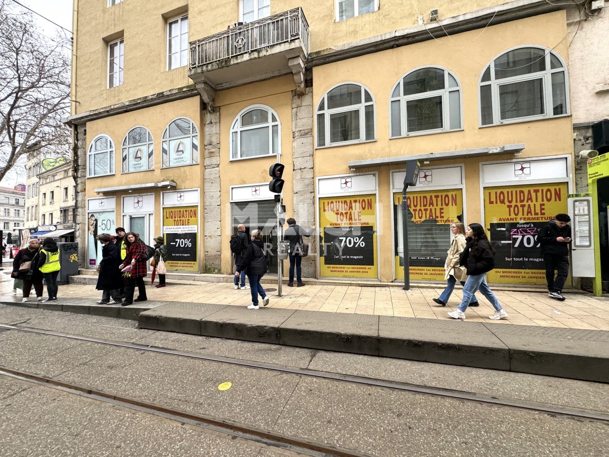 Local commercial 87 m² — LOIRE — photo 1