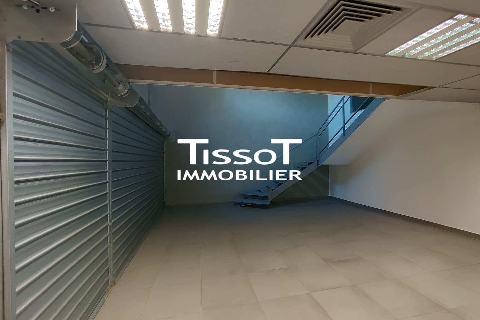 Local commercial · 164 m² · Achat des murs — photo 2