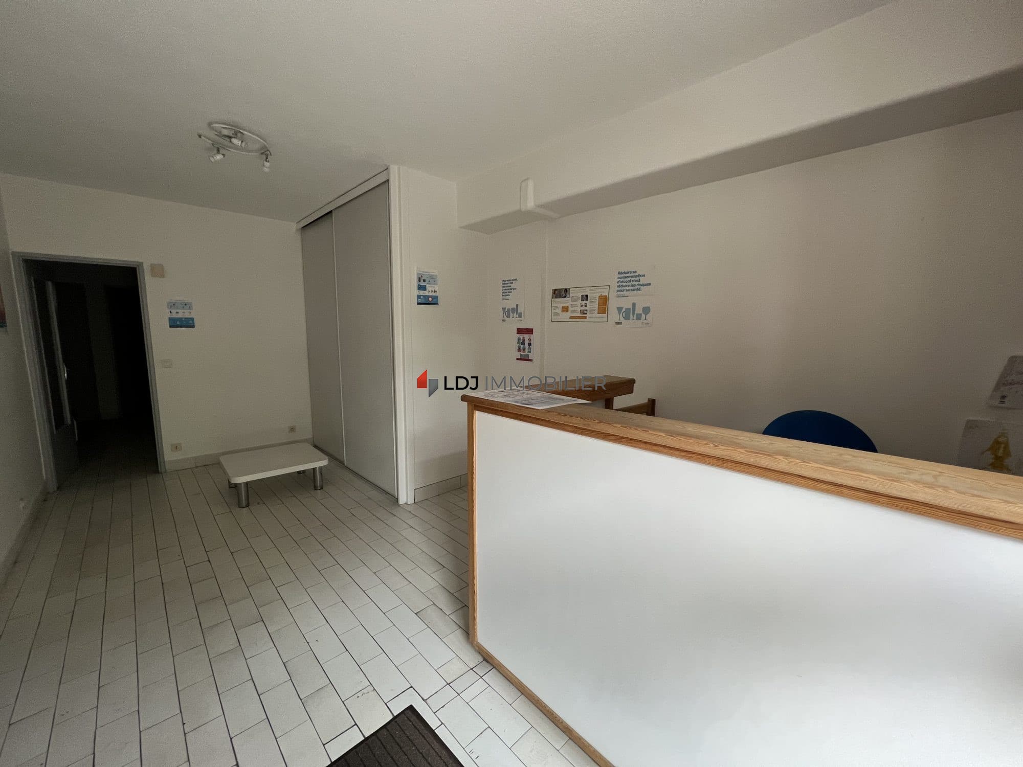 Local commercial · 73 m² · Achat des murs — photo 1