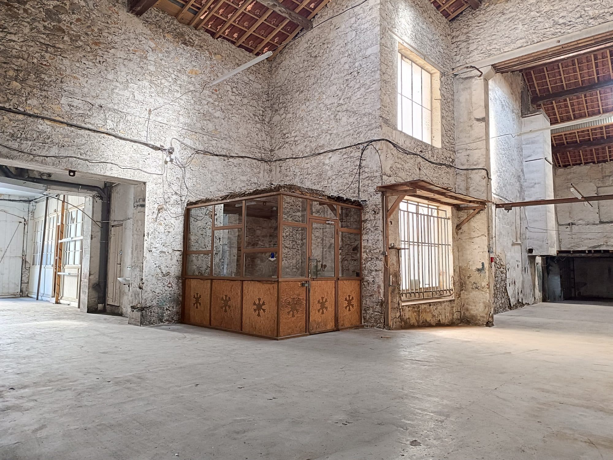 Local commercial 233 m² — NARBONNE — photo 1