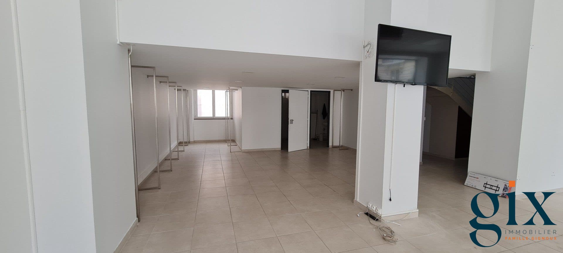Local commercial · 197 m² · Achat des murs — photo 2