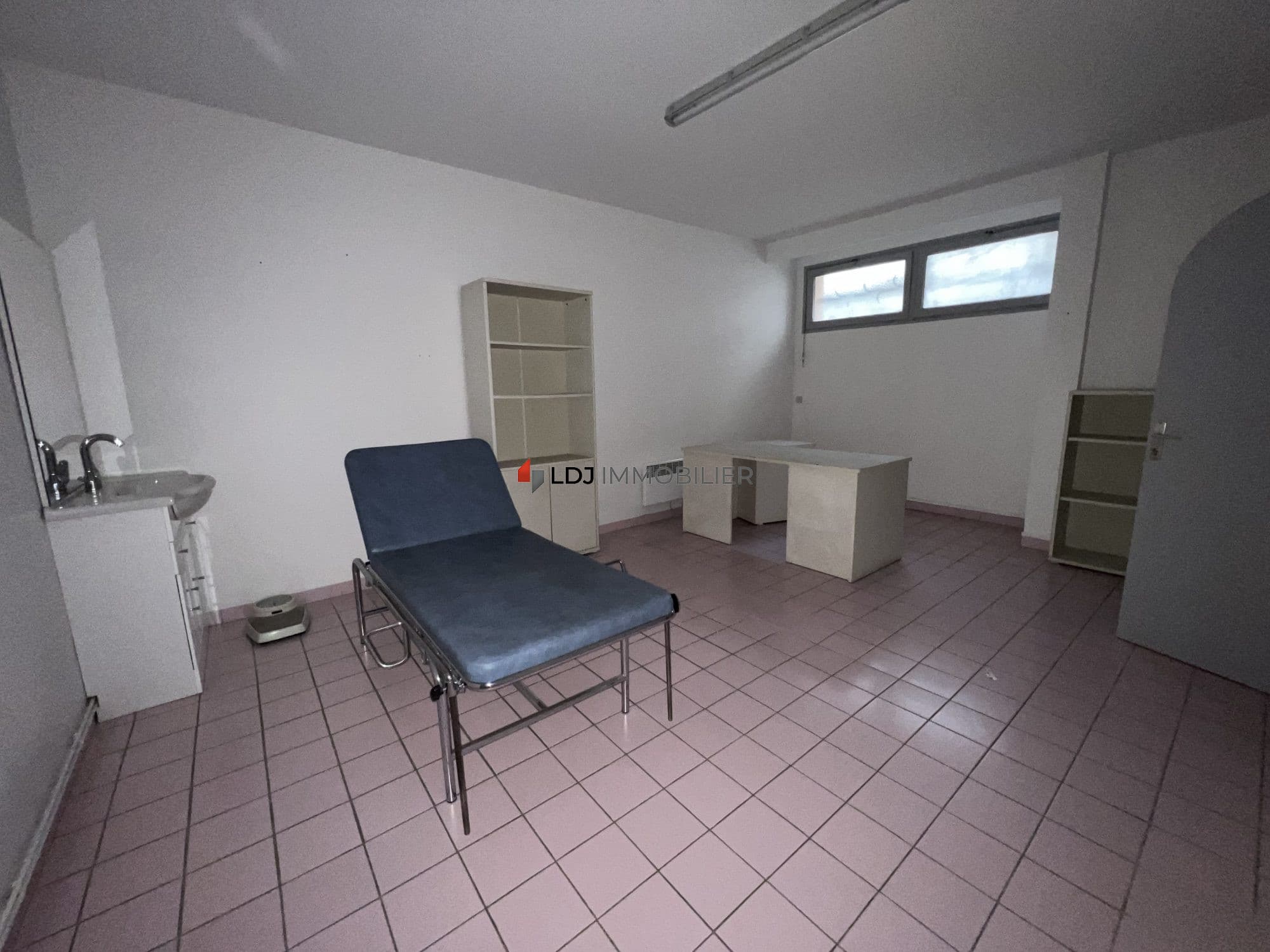 Local commercial · 73 m² · Achat des murs — photo 3