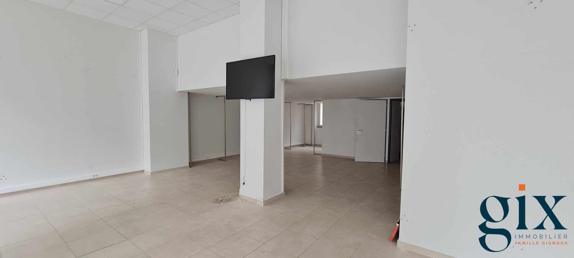 Local commercial · 197 m² · Achat des murs — photo 3