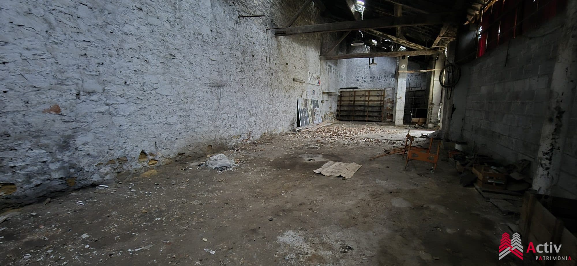 Local commercial 150 m² — ARLES — photo 1