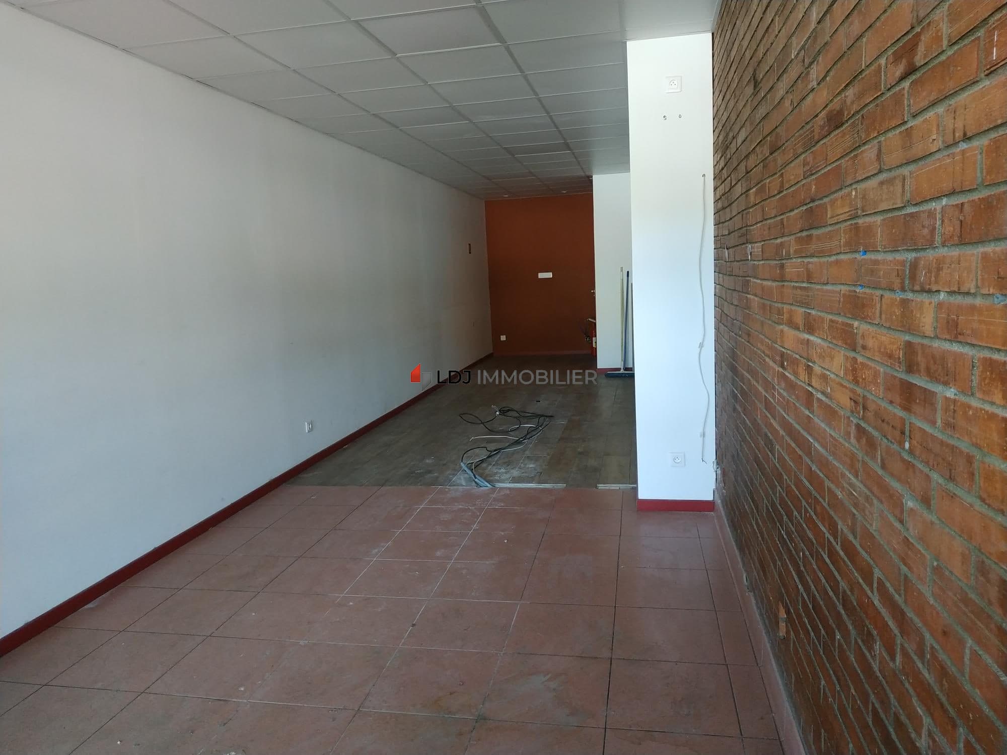 Local commercial · 37 m² · Achat des murs — photo 3