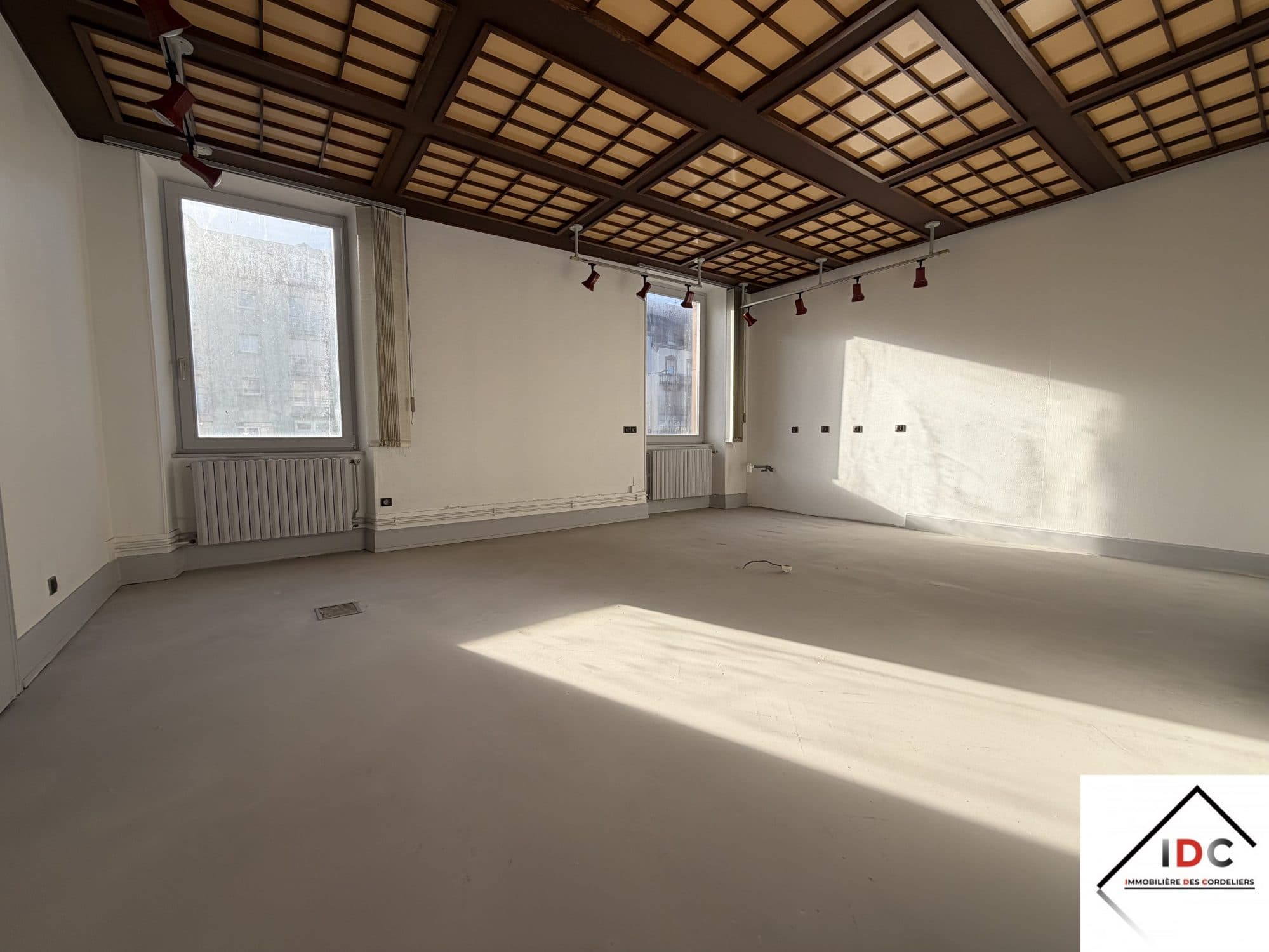 Local commercial · 159 m² · Achat des murs — photo 1