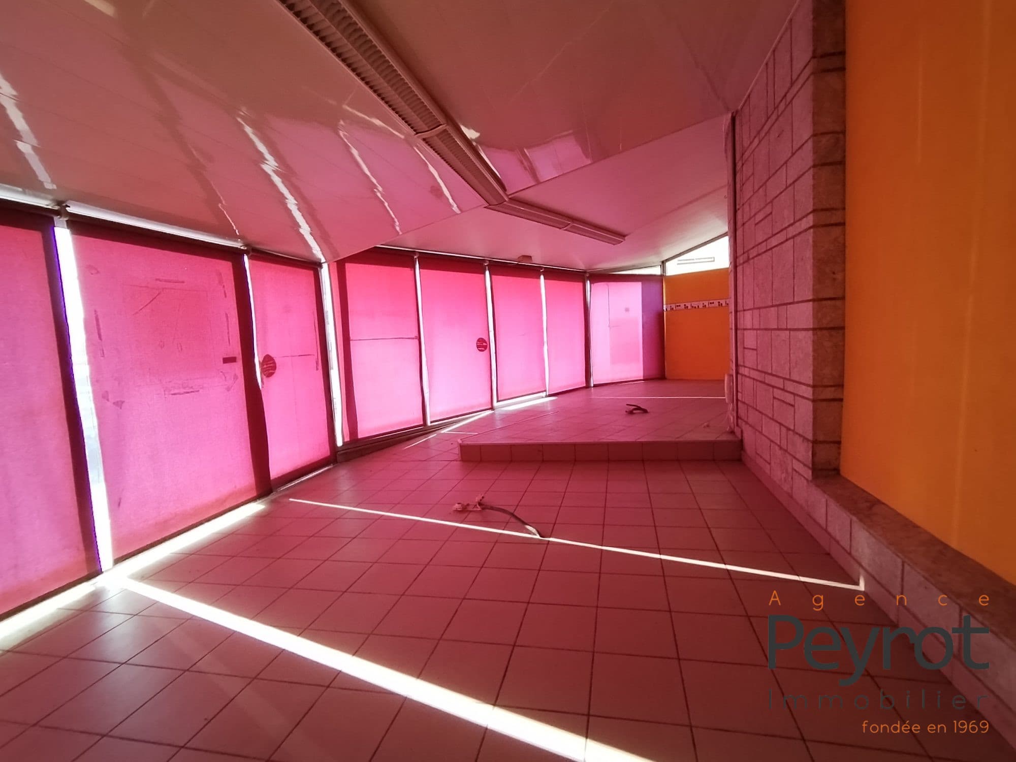 Local commercial · 90 m² · Location — photo 2