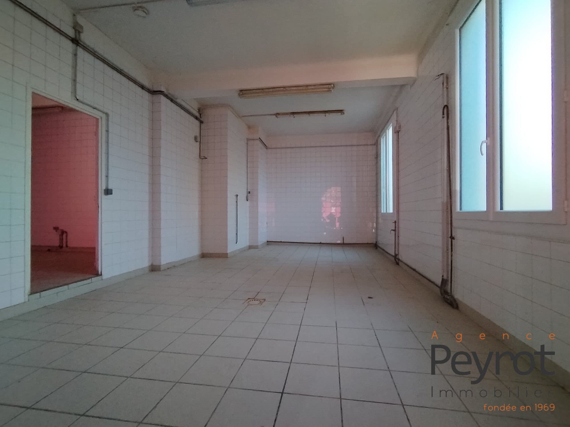 Local commercial · 90 m² · Location — photo 3