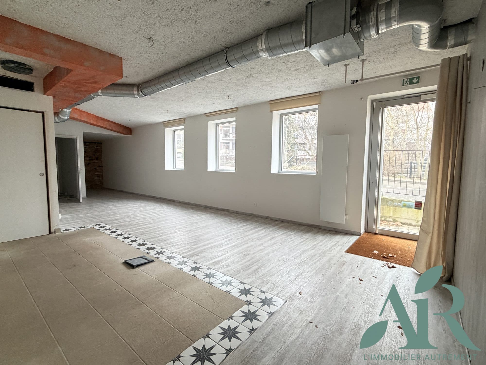 Local commercial 64 m² — OBERNAI — photo 1