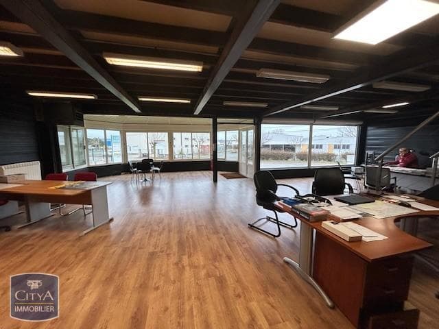 Local commercial · 300 m² · Location — photo 3