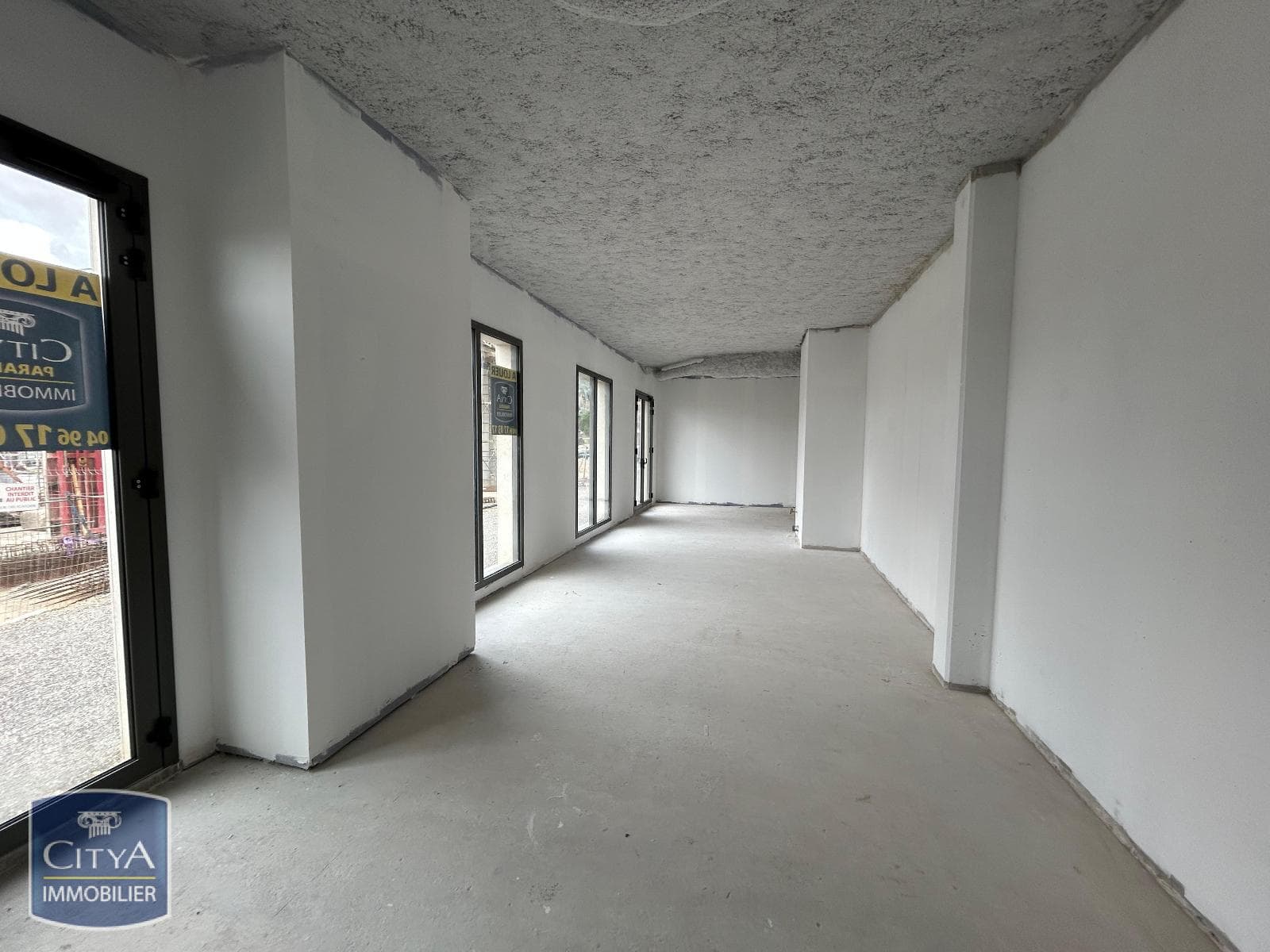 Local commercial · 59 m² · Location — photo 3