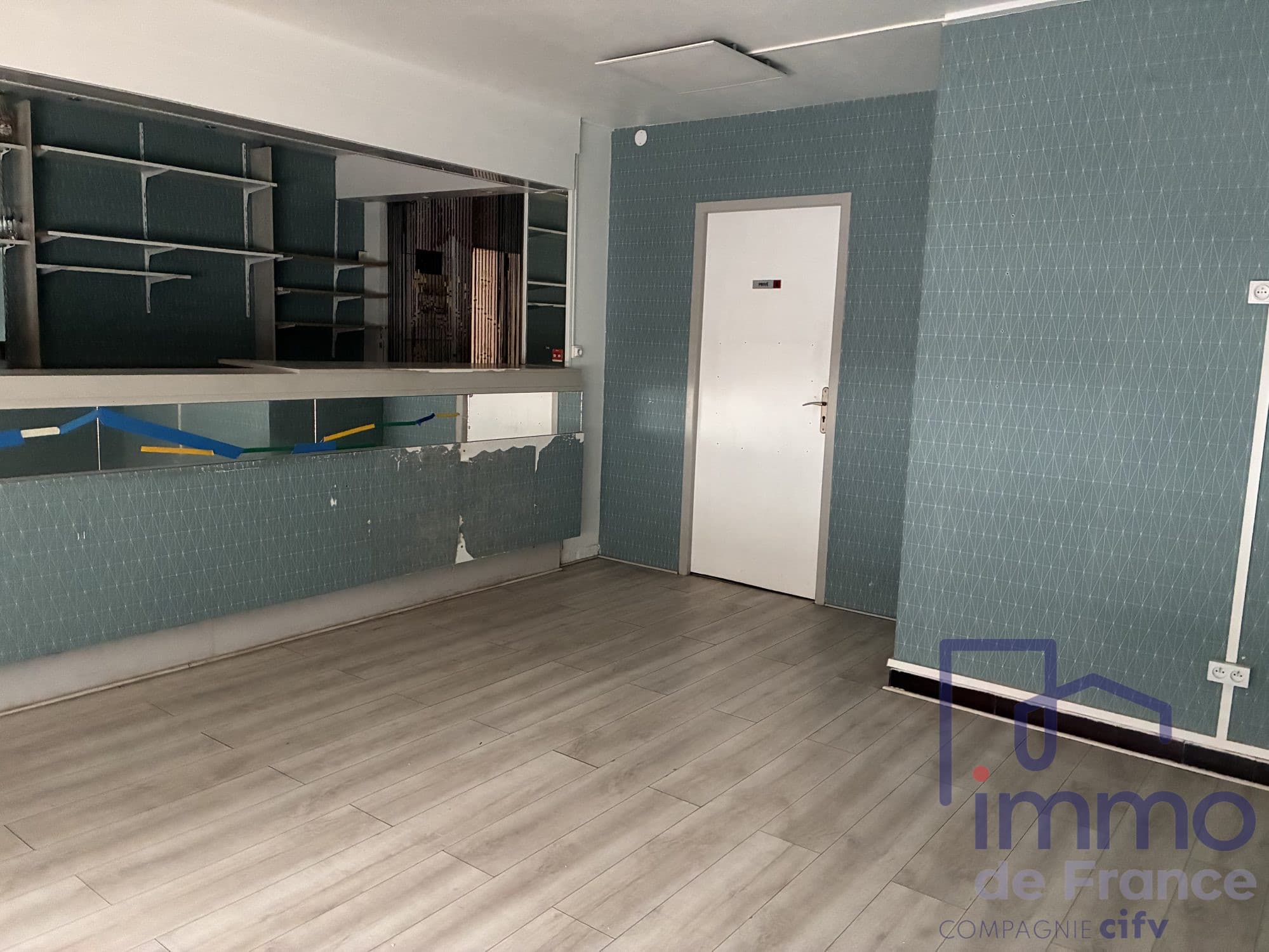 Local commercial 67 m² — ST ETIENNE — photo 1