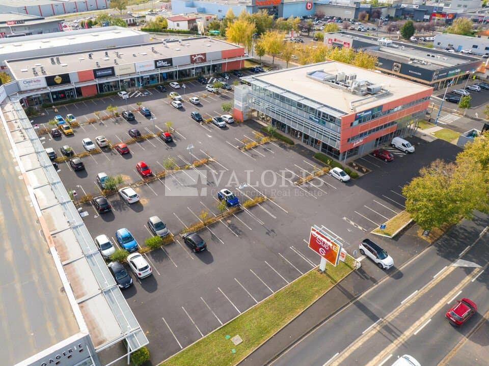 Local commercial · 224 m² · Location — photo 2