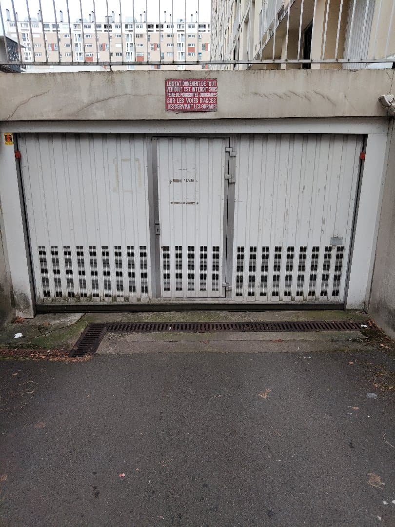 Local commercial — ST ETIENNE — photo 1