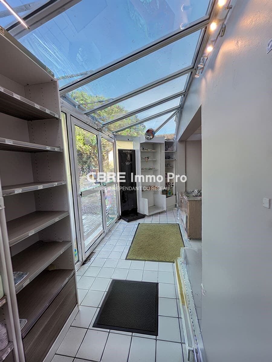 Local commercial 101 m² — VIENNE — photo 1