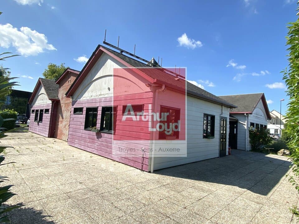 Local commercial 330 m² — TROYES — photo 1