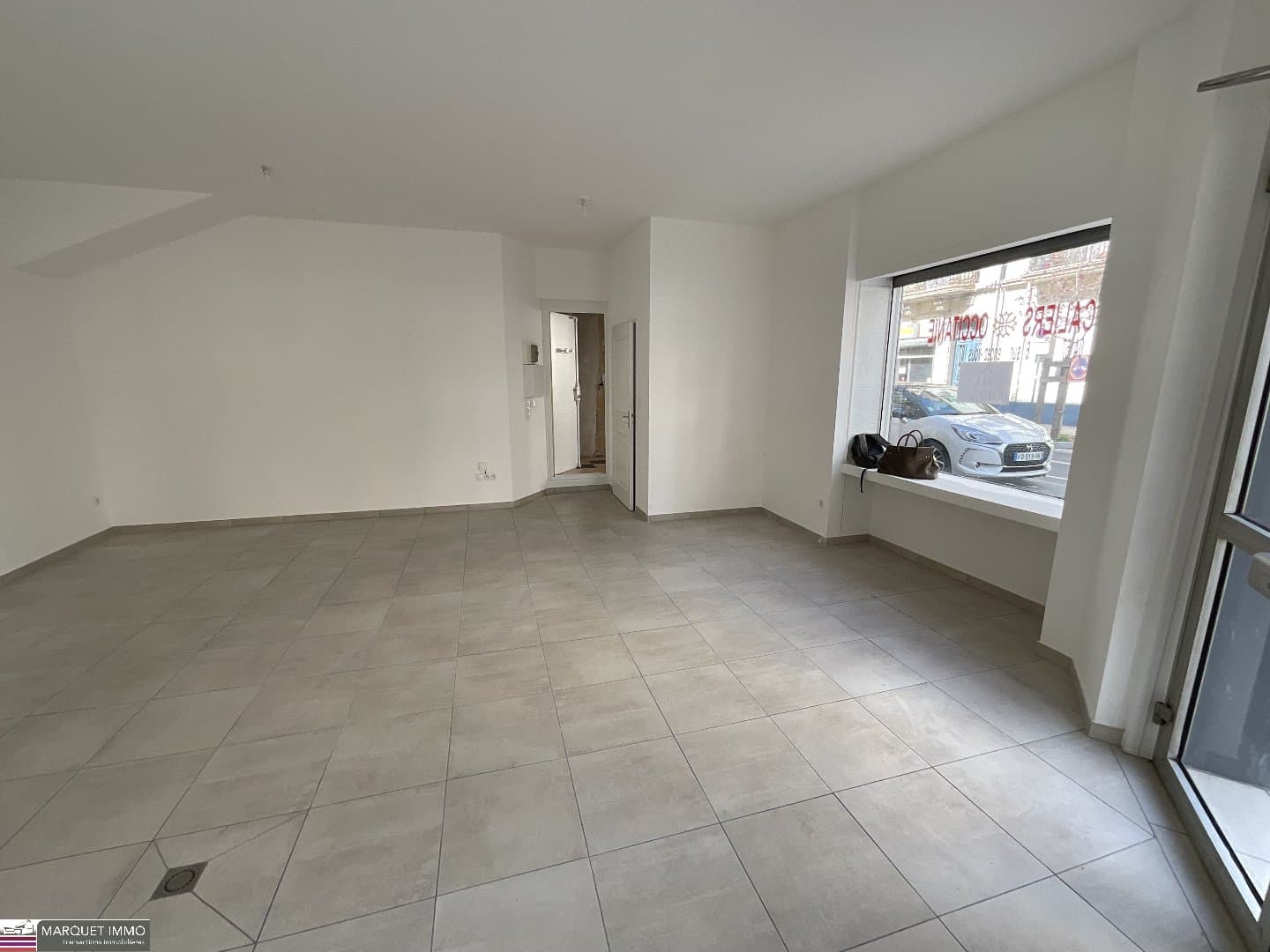 Local commercial 37 m² — BEZIERS — photo 1