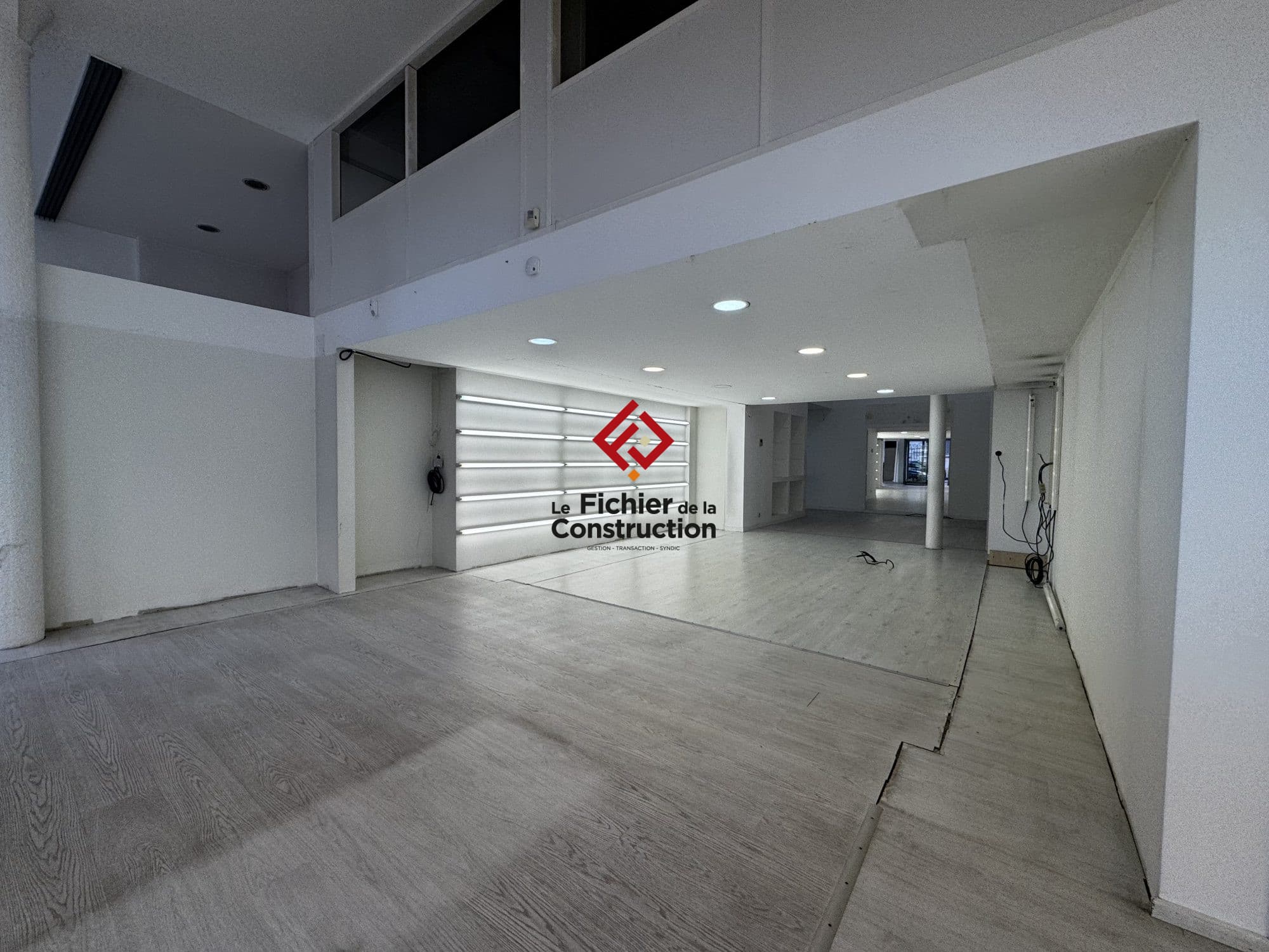 Local commercial · 187 m² · Location — photo 2