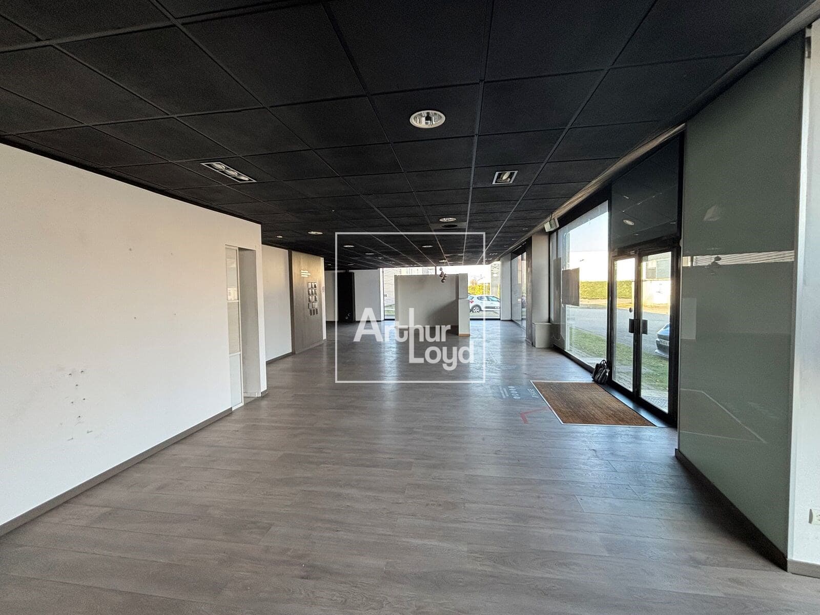 Local commercial · 245 m² · Location — photo 2