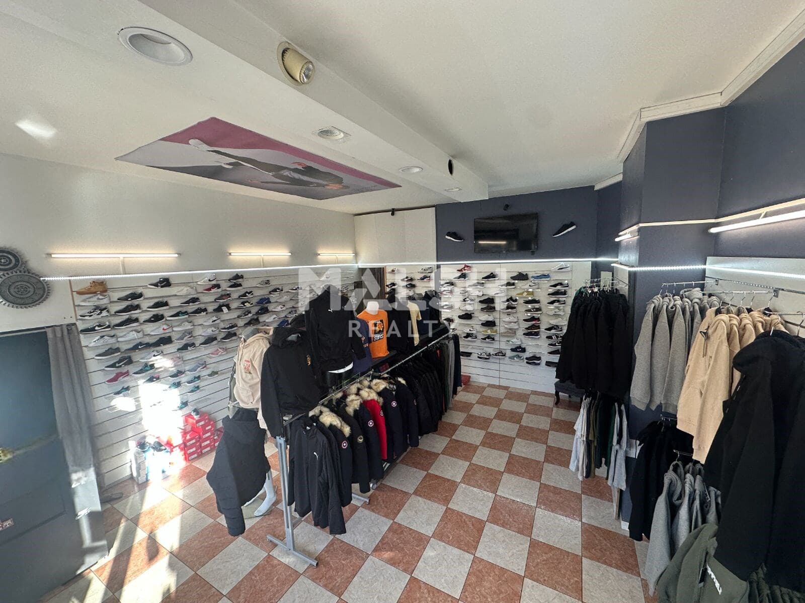 Local commercial 70 m² — RHONE — photo 1